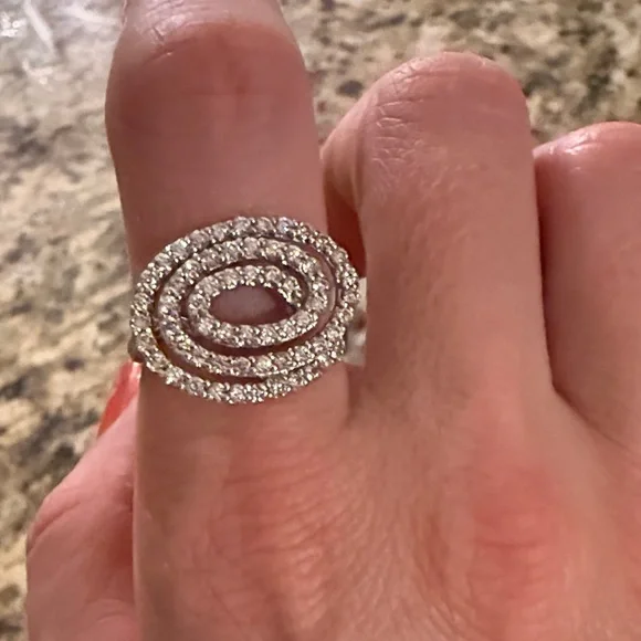 Dazzling Spiral Diamond White Gold Ring - Picture 4 of 4